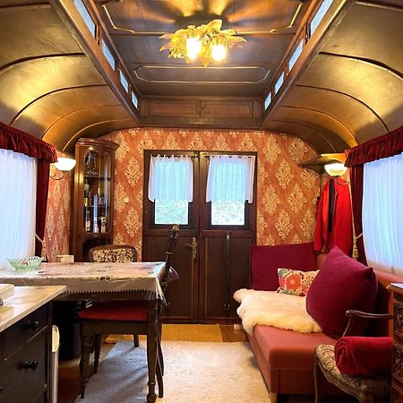 Historischer Zirkuswagen Mit Terrasse Und Blick Ins Gruene Witzenhausen Luaran gambar