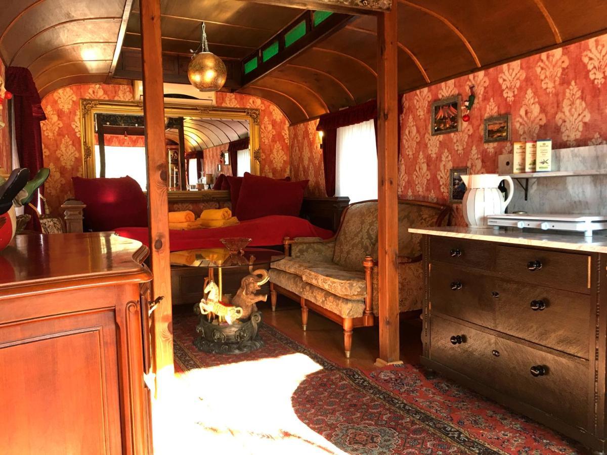 Historischer Zirkuswagen Mit Terrasse Und Blick Ins Gruene Witzenhausen Luaran gambar