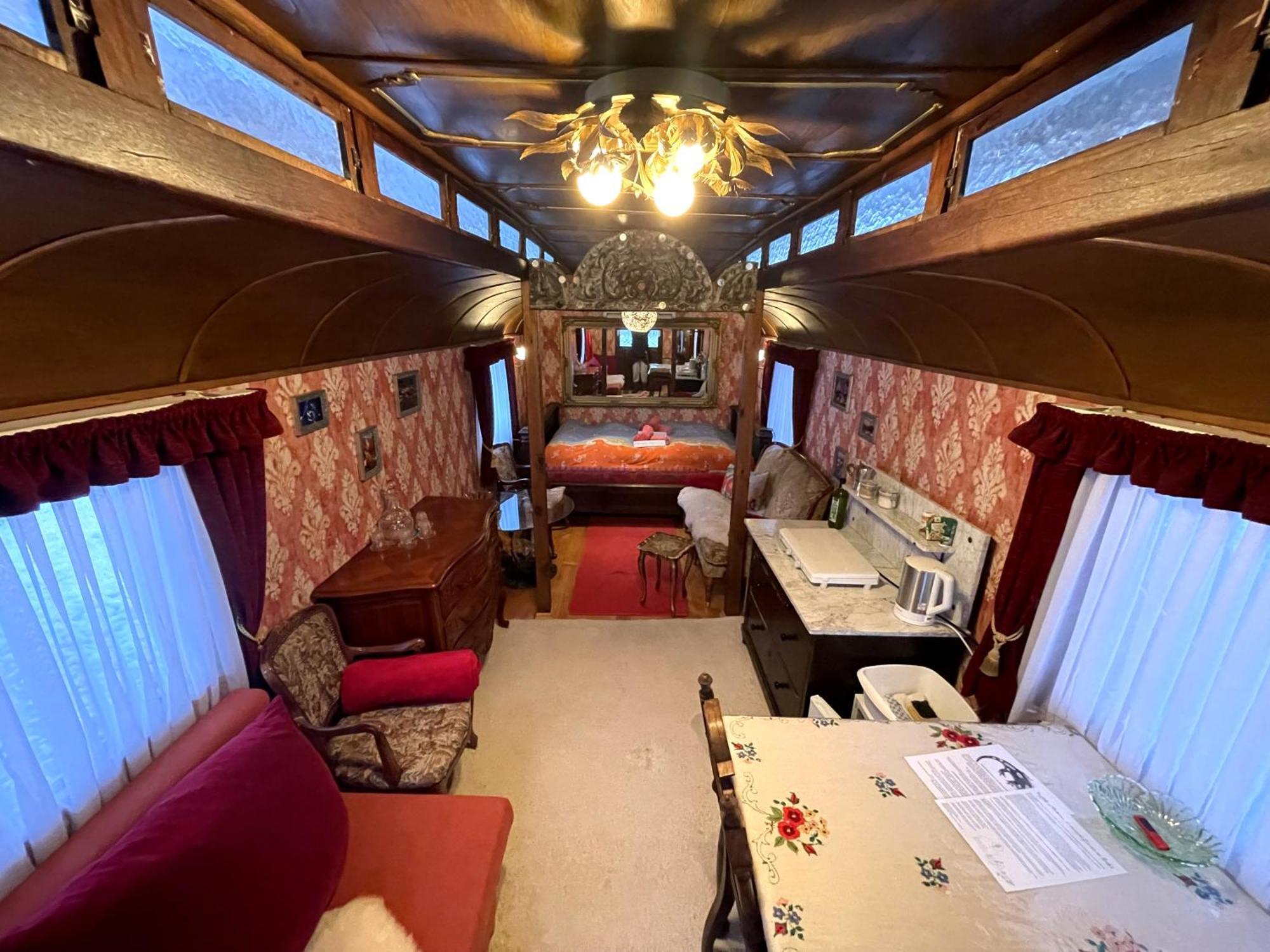 Historischer Zirkuswagen Mit Terrasse Und Blick Ins Gruene Witzenhausen Luaran gambar